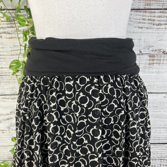 Cabi Skirt size Small Black White Mesh Bubble Hem Full Knee Stretch Modest Slim - Picture 4 of 13